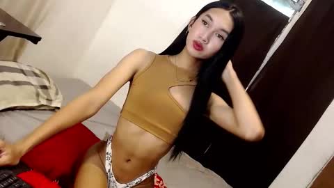 Snapshot of stonehard_sophia chatting on 09/23/25, 04:15 Cute Sophia online show from 09/23/25, 04:15