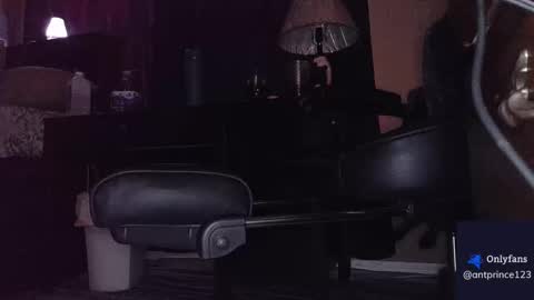 Snapshot of stoner394 chatting on 09/17/25, 10:22 stoner394 online show from 09/17/25, 10:22