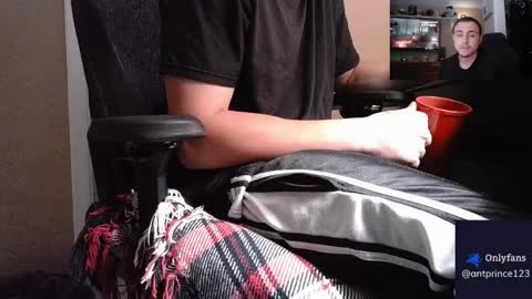 Snapshot of stoner394 chatting on 04/14/26, 11:55 stoner394 online show from 04/14/26, 11:55