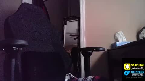 Snapshot of stoner394 chatting on 07/20/26, 10:45 stoner394 online show from 07/20/26, 10:45