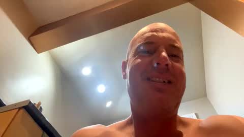 Stoodley22 online show from 11/26/25, 05:41