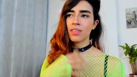 Snapshot of stormirusso chatting on 01/10/25, 04:22 Mar online show from 01/10/25, 04:22