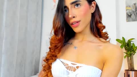 Snapshot of stormirusso chatting on 01/11/25, 02:52 Mar online show from 01/11/25, 02:52