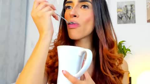 Snapshot of stormirusso chatting on 01/11/25, 06:03 Mar online show from 01/11/25, 06:03