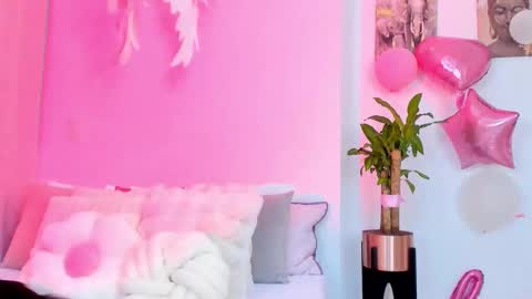 Snapshot of stormirusso chatting on 02/27/25, 03:36 Mar online show from 02/27/25, 03:36