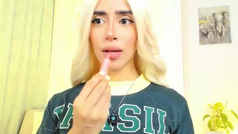 Snapshot of stormirusso chatting on 10/08/25, 02:20 Mar online show from 10/08/25, 02:20