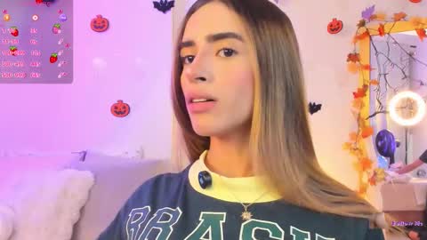 Snapshot of stormirusso chatting on 10/30/25, 01:07 Mar online show from 10/30/25, 01:07