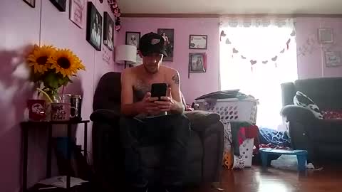 Snapshot of str33twyz3 chatting on 12/02/24, 08:11 Streetwyze online show from 12/02/24, 08:11