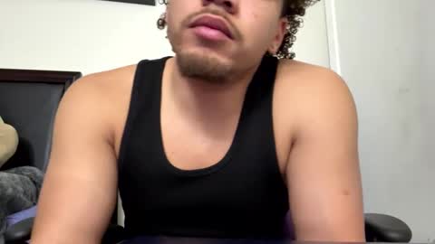 Snapshot of str8dj chatting on 12/31/24, 04:06 Dj online show from 12/31/24, 04:06