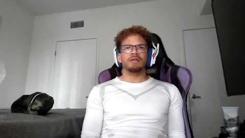 Snapshot of str8dj chatting on 04/12/26, 02:44 Dj online show from 04/12/26, 02:44