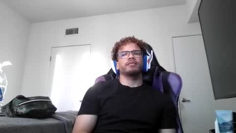 Snapshot of str8dj chatting on 04/15/26, 02:02 Dj online show from 04/15/26, 02:02