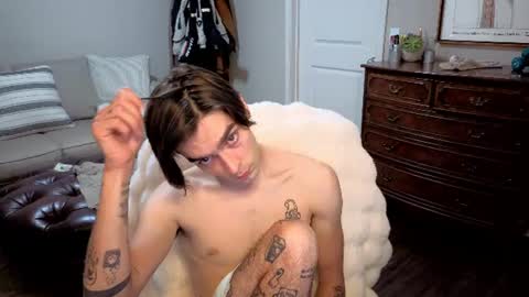 Snapshot of str8whiteboy21 chatting on 06/18/26, 04:35 str8whiteboy21 online show from 06/18/26, 04:35