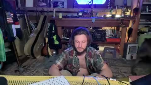 Snapshot of straightishd chatting on 04/12/26, 04:17 Cowboy Zuhly online show from 04/12/26, 04:17