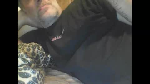 Snapshot of straightmaletouse chatting on 04/10/26, 11:04 straightmaletouse online show from 04/10/26, 11:04