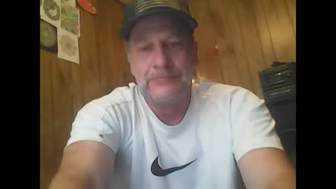 Snapshot of straightmaletouse chatting on 04/20/26, 04:43 straightmaletouse online show from 04/20/26, 04:43