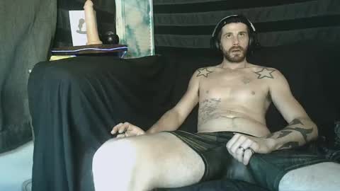 straitpipermann22 online show from 11/12/25, 03:45