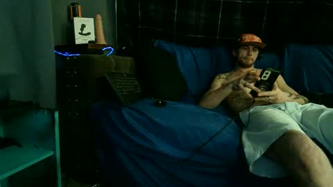 Snapshot of straitpipermann22 chatting on 12/20/25, 02:07 straitpipermann22 online show from 12/20/25, 02:07