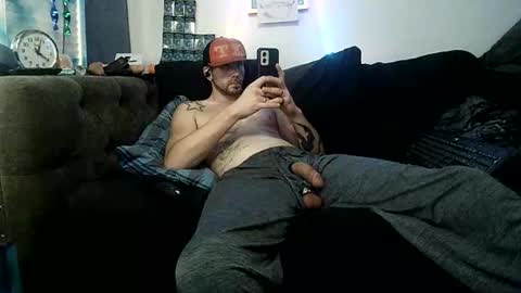 Snapshot of straitpipermann22 chatting on 03/27/26, 09:03 straitpipermann22 online show from 03/27/26, 09:03