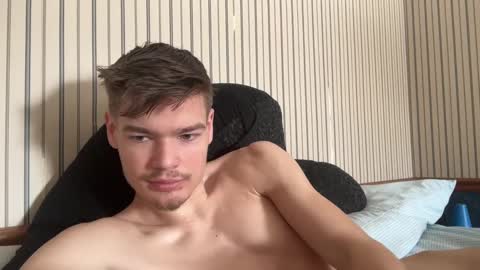 Snapshot of stratman301 chatting on 02/18/25, 06:04 stratman301 online show from 02/18/25, 06:04