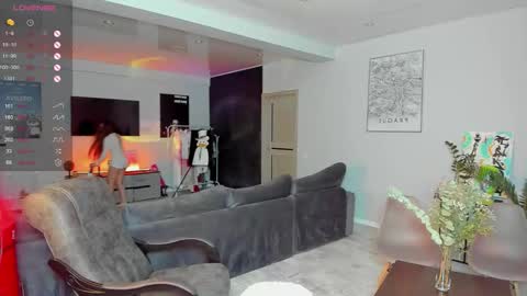 Laura online show from 11/12/25, 01:17