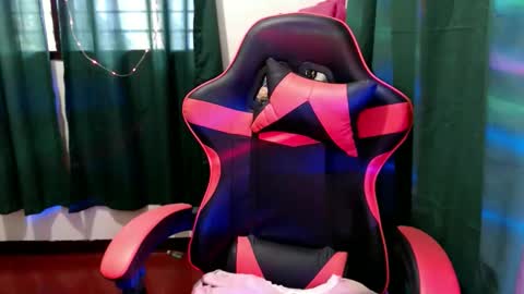 Snapshot of strawberry_ei chatting on 04/22/26, 05:54 just call me baby online show from 04/22/26, 05:54