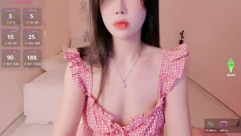 strawberry_loveee online show from 09/15/25, 10:15