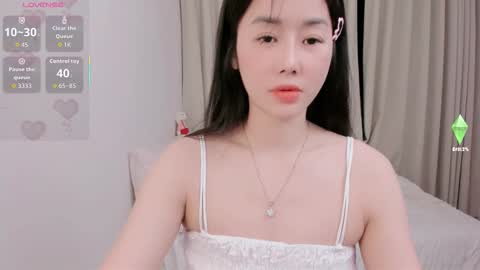 strawberry_loveee online show from 10/09/25, 02:48