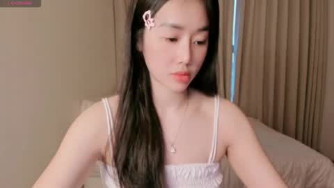 strawberry_loveee online show from 10/11/25, 10:03