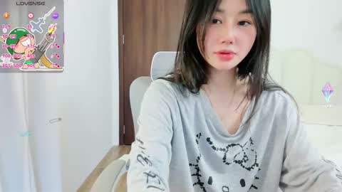 strawberry_loveee online show from 02/11/26, 05:12