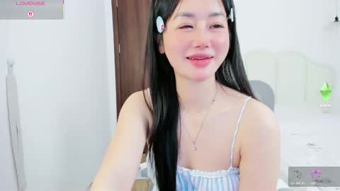 strawberry_loveee online show from 02/13/26, 05:03