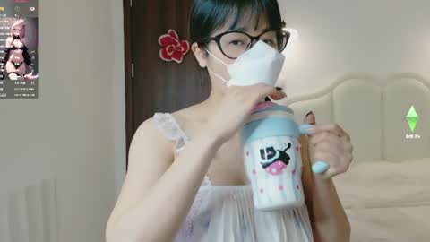 Snapshot of strawberry_loveee chatting on 07/28/26, 11:17 strawberry_loveee online show from 07/28/26, 11:17