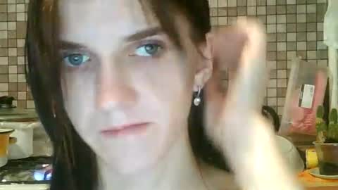 Snapshot of strawberry_storm chatting on 10/22/25, 08:08 Strawberry Storm online show from 10/22/25, 08:08