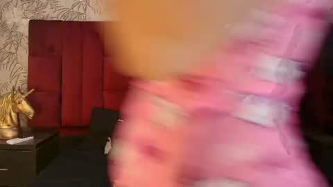 Snapshot of strawberrymia68_ chatting on 06/25/26, 11:37 strawberrymia68_ online show from 06/25/26, 11:37