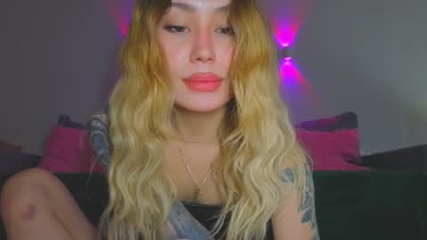 Snapshot of strawberrypie99 chatting on 04/27/26, 07:50 Tati and Lola online show from 04/27/26, 07:50