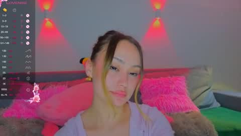 Snapshot of strawberrypie99 chatting on 05/16/26, 08:18 Tati and Lola online show from 05/16/26, 08:18