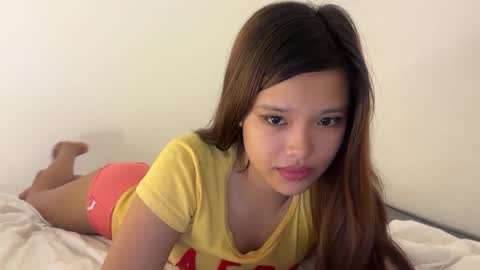 Snapshot of strawbey_ie chatting on 05/06/26, 03:46 shania online show from 05/06/26, 03:46