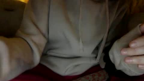 Snapshot of strawbrysugar chatting on 01/16/25, 12:23 Ruby Moon online show from 01/16/25, 12:23