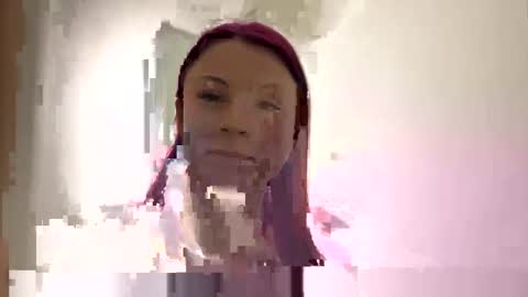 Snapshot of strawbrysugar chatting on 02/03/25, 12:47 Ruby Moon online show from 02/03/25, 12:47