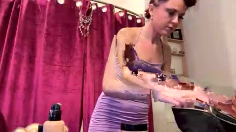 Snapshot of strawbrysugar chatting on 10/25/25, 01:46 Ruby Moon online show from 10/25/25, 01:46