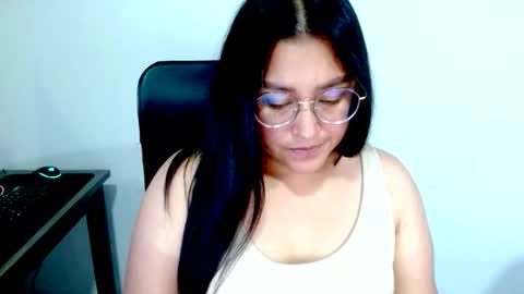 Snapshot of strawlux chatting on 03/10/26, 05:45 strawlux online show from 03/10/26, 05:45