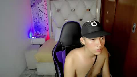 Snapshot of street_poemm_ chatting on 02/22/26, 03:18 Street online show from 02/22/26, 03:18