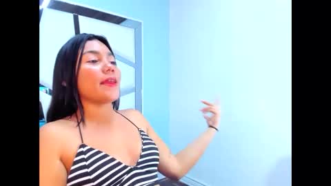 Snapshot of strella_moon chatting on 02/19/26, 08:38 strella_moon online show from 02/19/26, 08:38