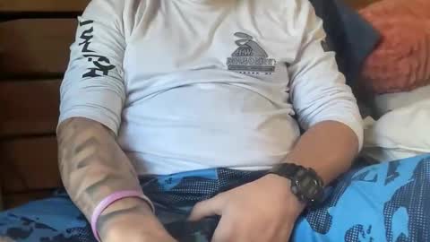 Snapshot of stroking33again chatting on 11/19/25, 02:50 stroking33again online show from 11/19/25, 02:50