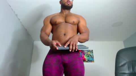 Snapshot of strong_george1 chatting on 01/05/25, 07:17 strong_george1 online show from 01/05/25, 07:17