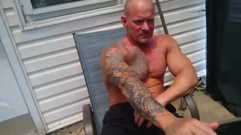 Snapshot of strongandhard073 chatting on 07/05/26, 05:31 StrongAndHard online show from 07/05/26, 05:31