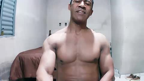 Snapshot of strongdaddyfantastic chatting on 04/21/26, 01:42 strongdaddyfantastic online show from 04/21/26, 01:42