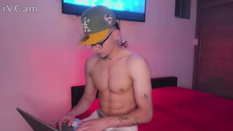 Snapshot of stronghardlatino chatting on 10/14/25, 12:44 stronghardlatino online show from 10/14/25, 12:44