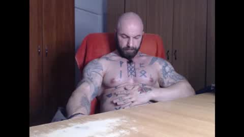 Snapshot of strongivan chatting on 11/17/25, 06:57 StrongIvan online show from 11/17/25, 06:57