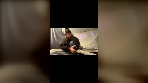 Snapshot of strumie3534336684 chatting on 11/27/25, 05:15 strumie3534336684 online show from 11/27/25, 05:15