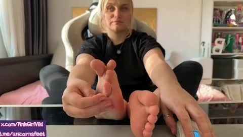 Snapshot of strupedsunicorns chatting on 04/13/26, 02:44 goddess online show from 04/13/26, 02:44